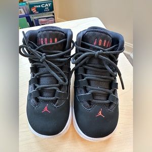 Jordan max aura Black/Red 8C